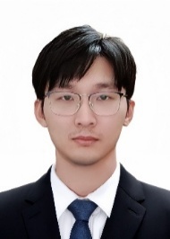 说明: A person in a suit and tieAI-generated content may be incorrect.